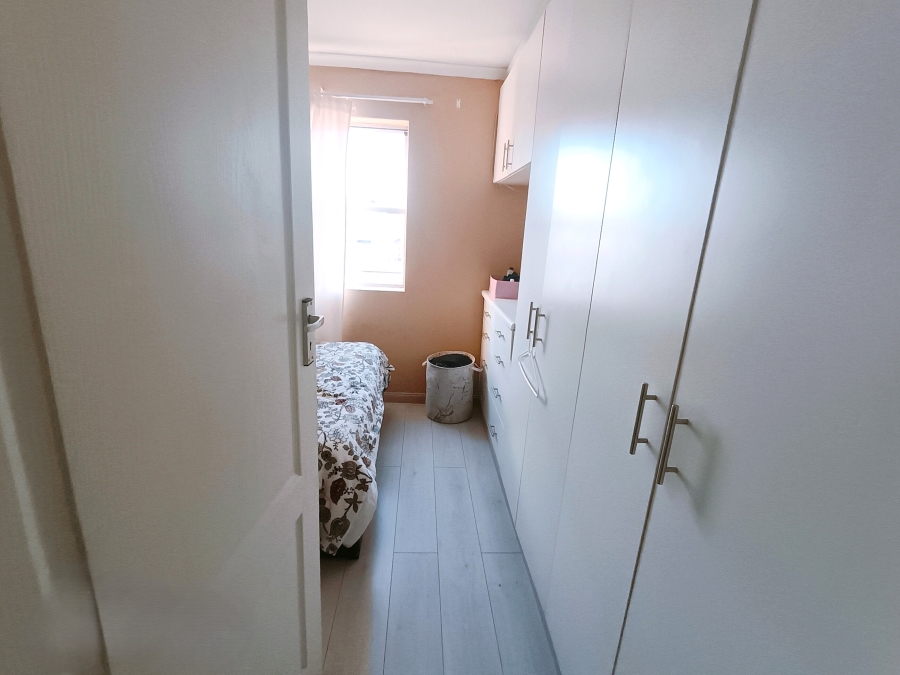 1 Bedroom Property for Sale in Bothasig Western Cape